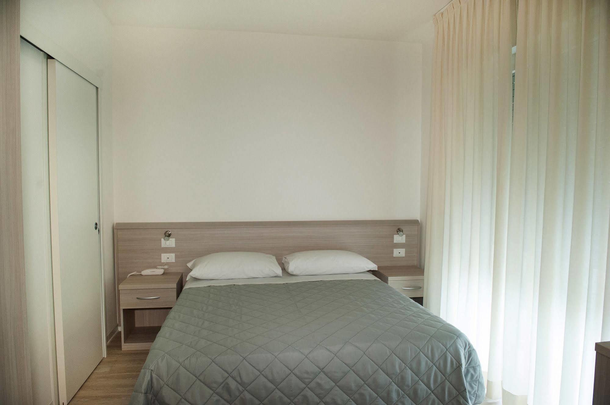 Hotel Anny Лидо ди Йезоло Екстериор снимка